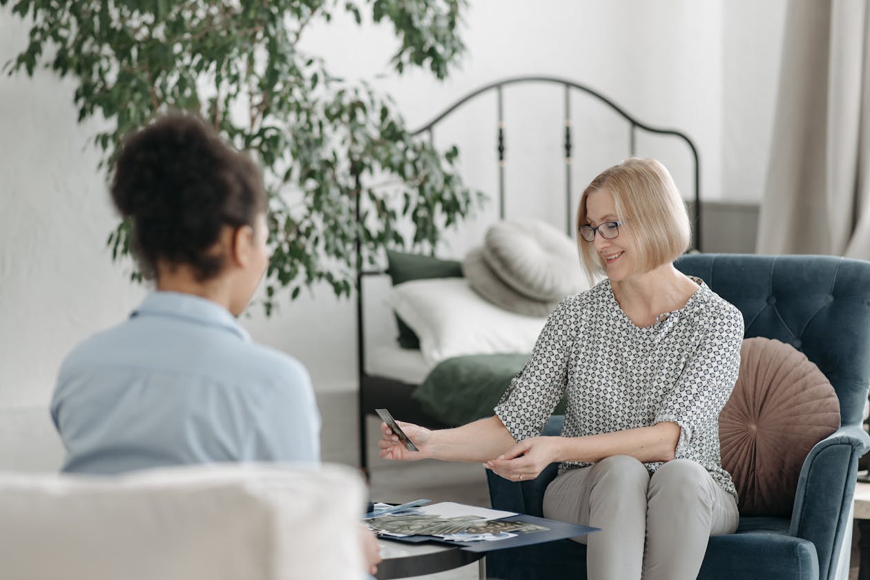 Two women in a tarot card reading session illustrating pareidolia and therapeutic self-reflection